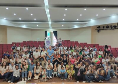 Foto general de las personas participantes en la Asamblea Participativa de Ecatepec en el auditorio del Centro Cultural y Recreativo de Ecatepec.