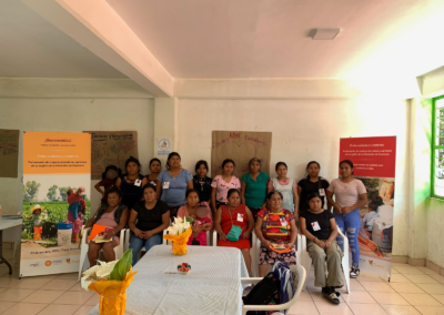 Mujeres participantes en el evento Entre cuidados y caminos. Parlamento de mujeres jornaleras agrícolas de la región de la Montaña de Guerrero.